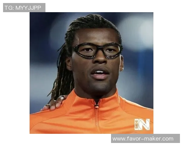 红发足球明星的传奇故事与赛场风采揭秘