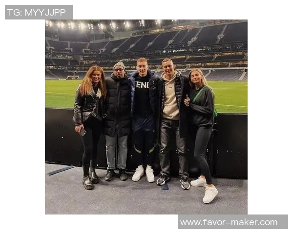 足球明星身边的娇小伴侣揭秘她的身高与爱情故事 足球明星身边的娇小伴侣揭秘她的身高与爱情故事